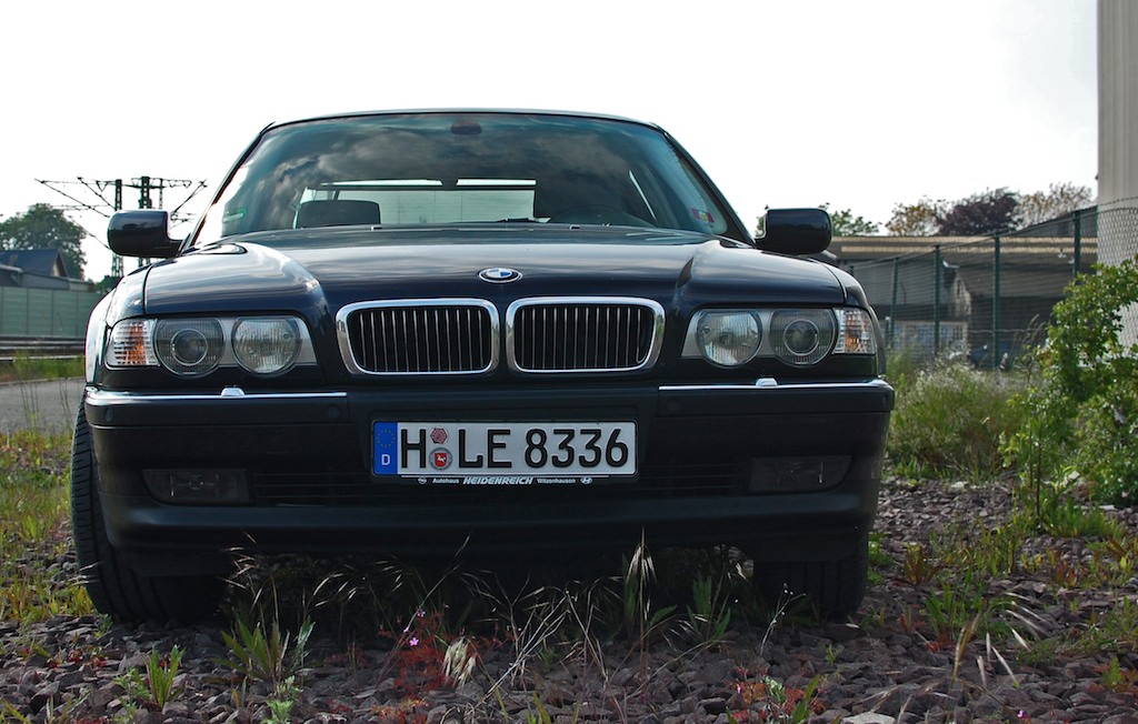 BMW 750i E38 Front