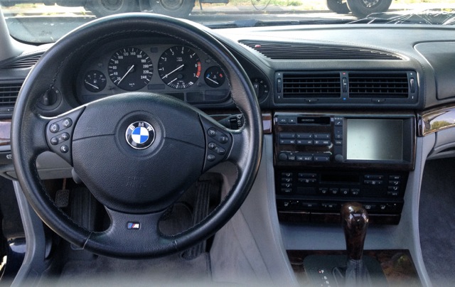 BMW 750i E38 Armaturenbrett mit M-Lenkrad